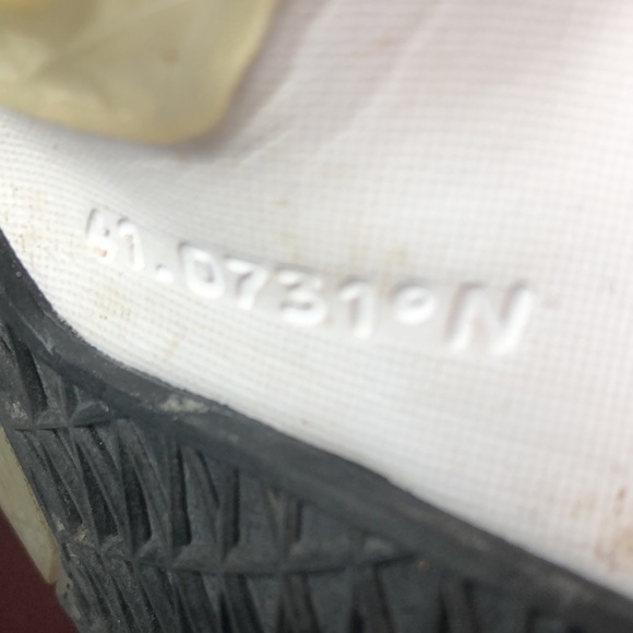 Nike Lebron James XIII Low Cool Grey/ Mtllc Gold, White, Black Men Size 10 - Picture 8 of 8